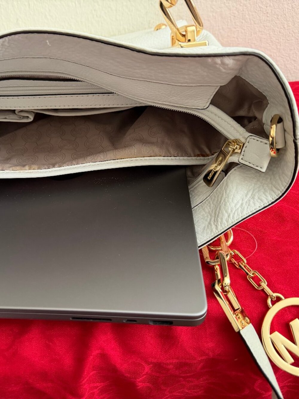 White Michael Kors pebbled leather tote with detachable cross-body strap - Picture 8 of 10